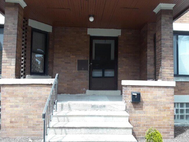 Primary Photo - 11825 Detroit Ave