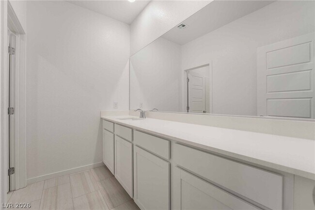 Building Photo - 2558 Venetia Pointe St