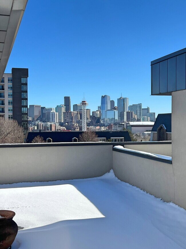 Building Photo - 2403 Bryant St