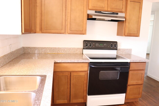 Building Photo - 1052 Chaparral Cir