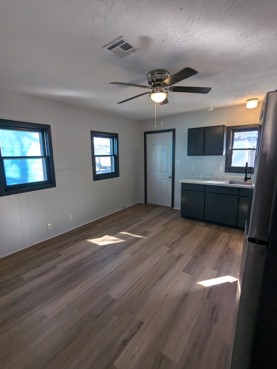 Building Photo - 112 N 5th St