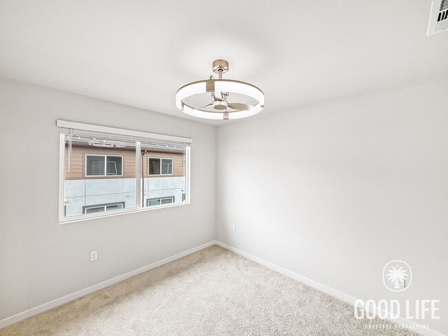 Building Photo - Beautiful New 3B/3BA Gated Community Townhome in Riverside for Lease!