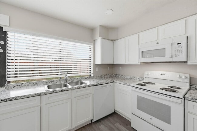 Building Photo - 2102 Lewis Trail