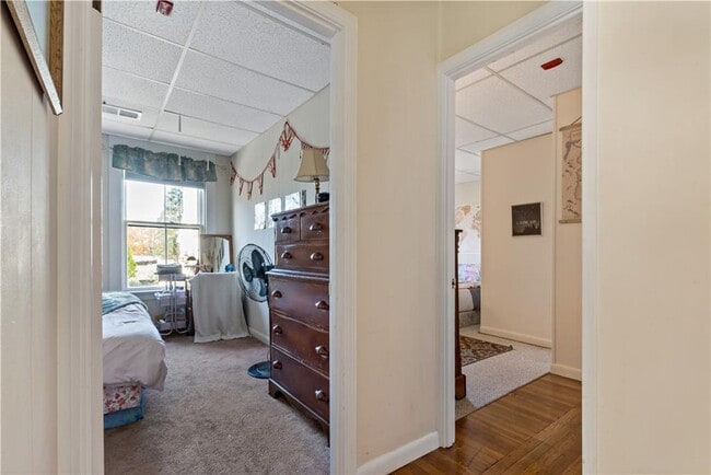 Building Photo - 32 School St