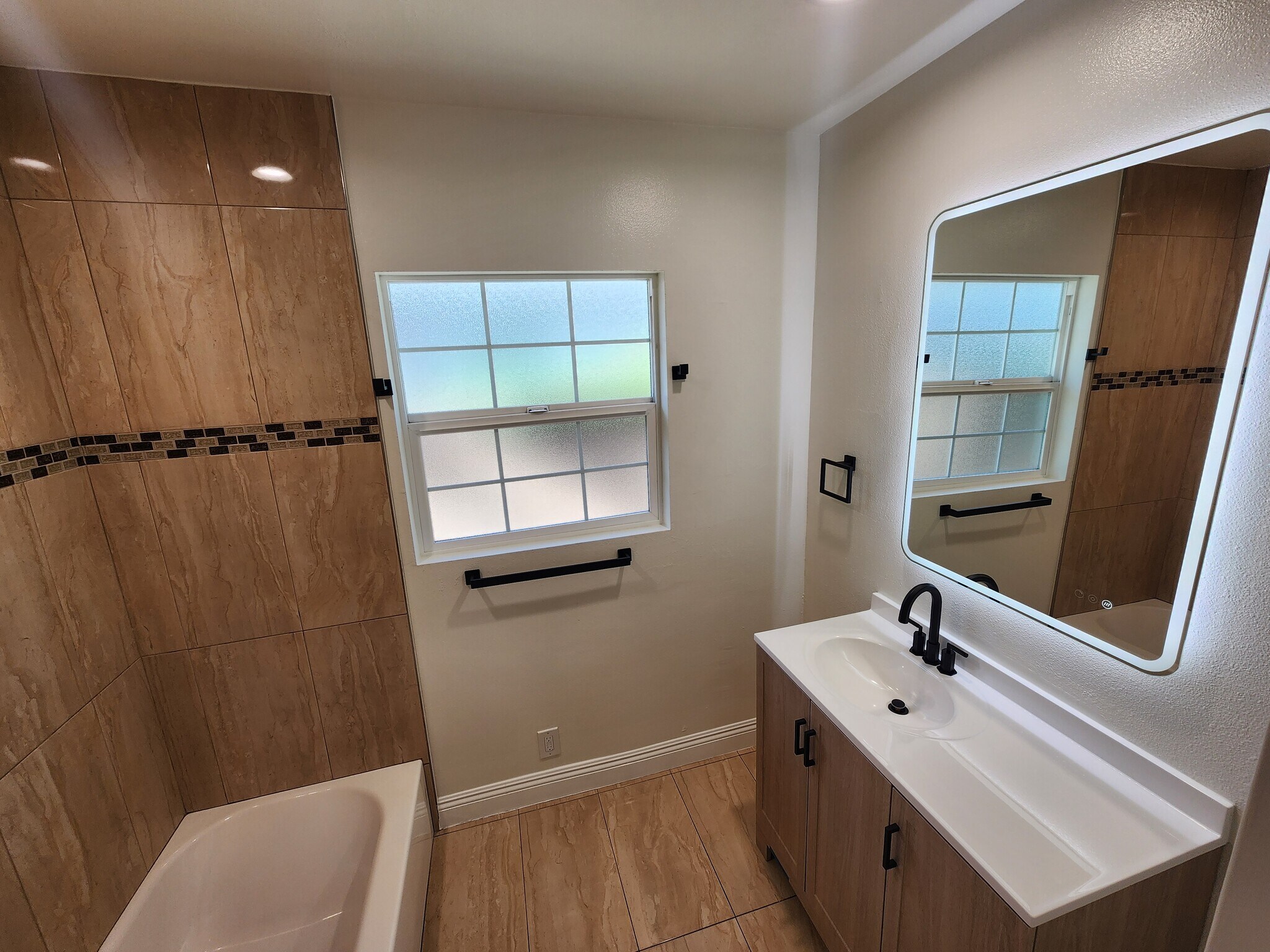 Building Photo - 13132 Hartland St