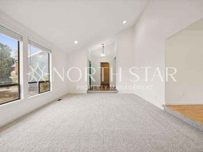 Building Photo - Beautifully Maintained Single-Level Home with Modern Touches