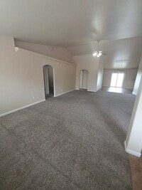 Building Photo - 3018 Oakwood Dr