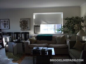 Building Photo - 72 St Paul St