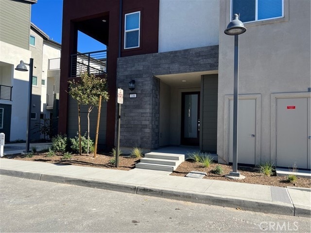 Building Photo - 338 Tank