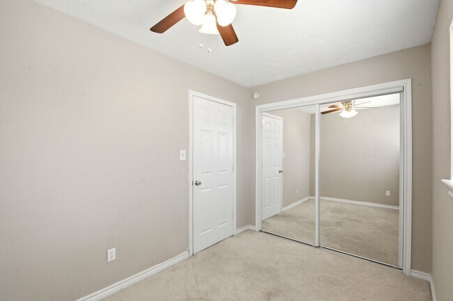Building Photo - 25302 Friar Lake Ln