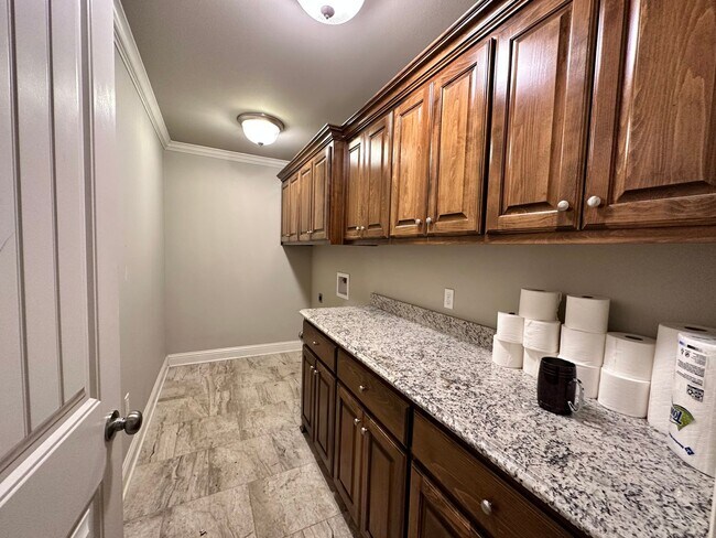 Building Photo - 1100 Bear Creek