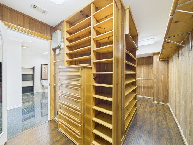 Building Photo - 7608 Del Monte Dr