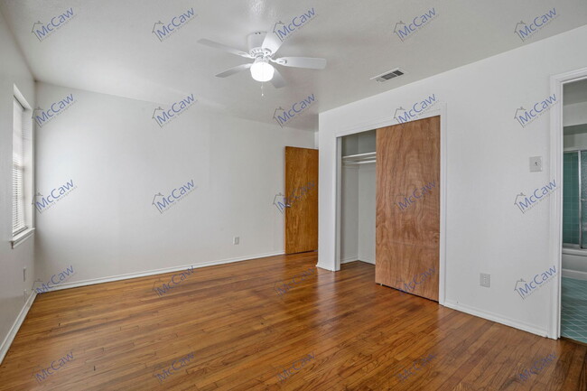 Building Photo - 8708 Barclay St