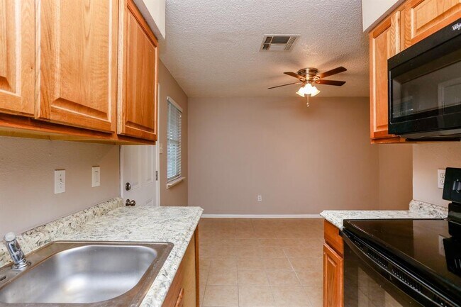 Building Photo - 14039 Eagle Pass St