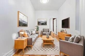 Building Photo - 331 W 16th St