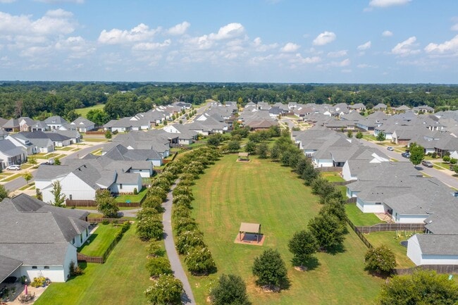 Building Photo - Luxury Living in The Woodlands - COMING SO...