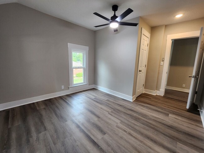 Building Photo - Spacious 5-Bedroom, 2-Bathroom Home AVAILA...