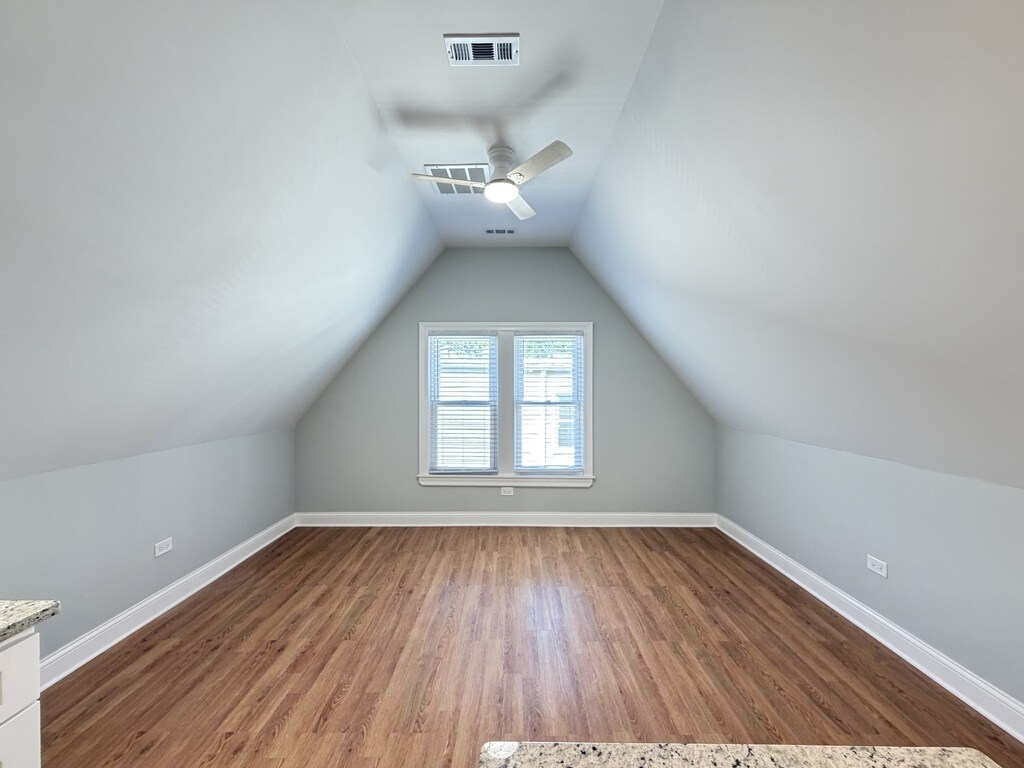 Building Photo - 1711 W Nelson St