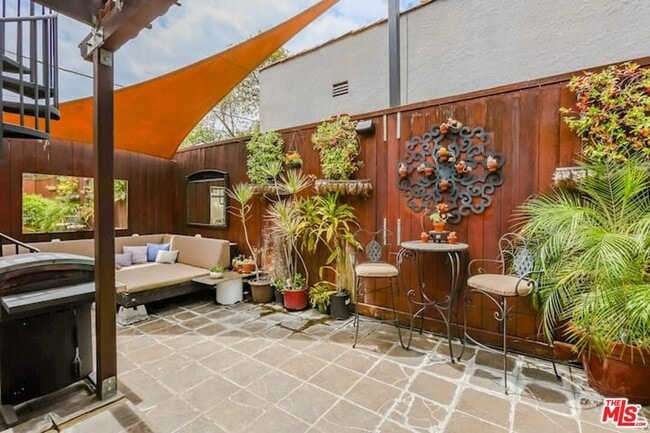 Building Photo - 1203 S Rimpau Blvd