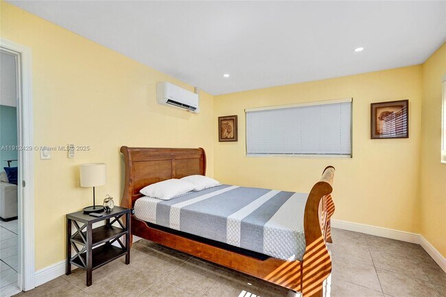 Building Photo - 720 SE 15th St