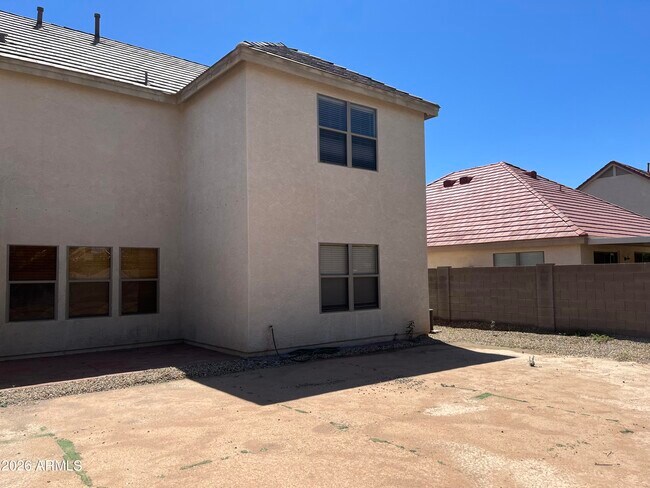 Building Photo - 2430 E County Down Dr