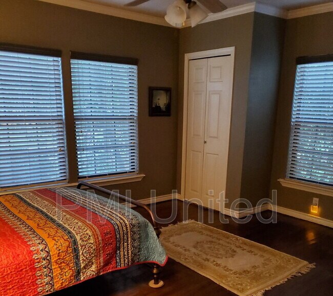 Building Photo - 509 Bryan St