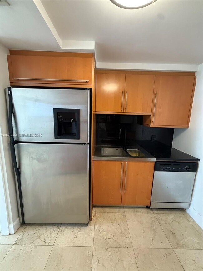 Building Photo - 6365 Collins Ave