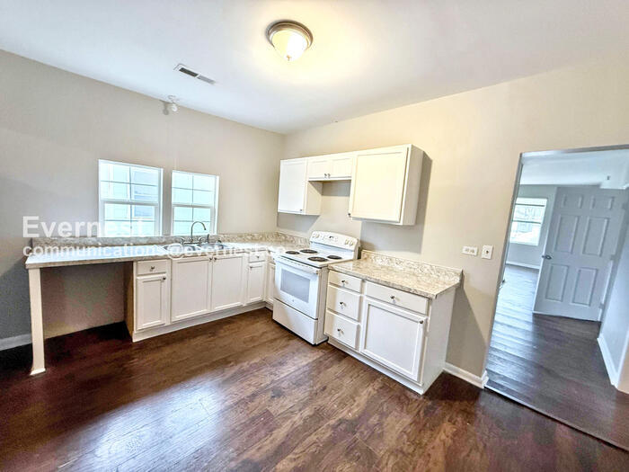 Building Photo - 318 Oregon St