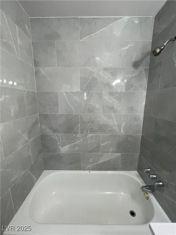 Building Photo - 700 E Nelson Ave