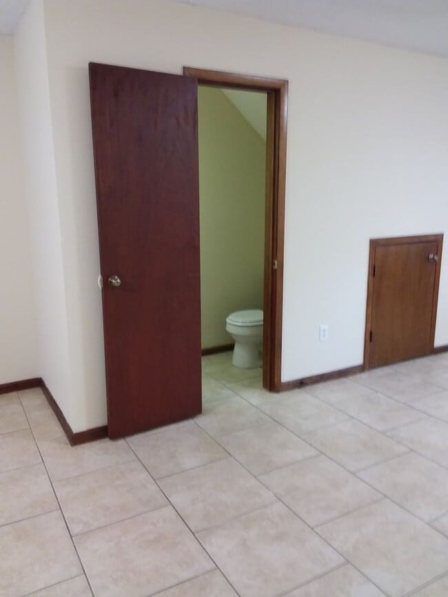 Building Photo - Mandarin - 2/2.5 townhome