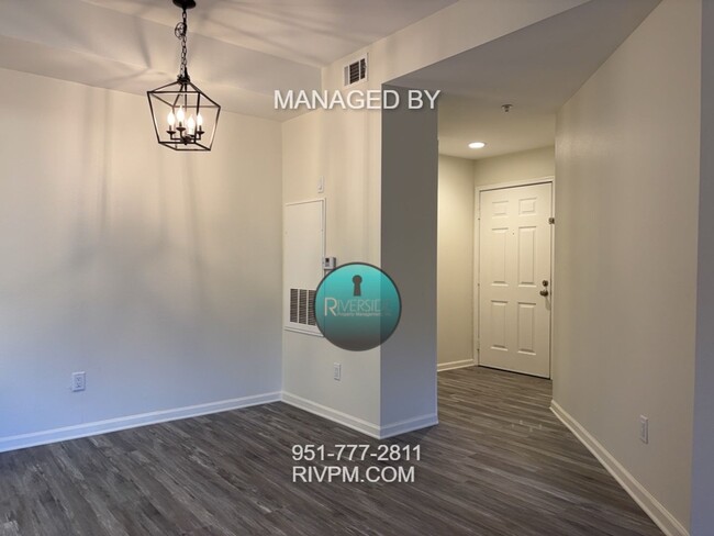 Building Photo - DISCOVER YOUR DREAM CONDO IN CANYON CREST!!