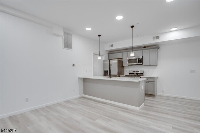 Building Photo - 500 S 18th St