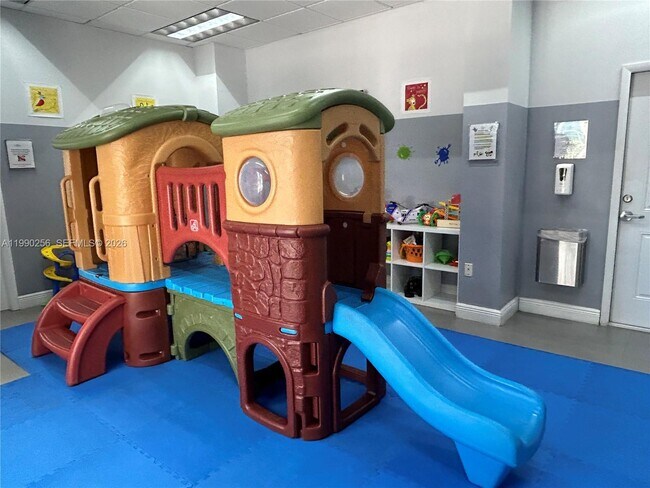 Building Photo - 1200 Brickell Bay Dr