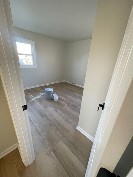 Building Photo - 5963 Teakwood Dr