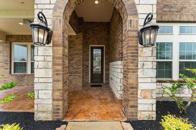 Building Photo - 10110 Da Vinci Ct