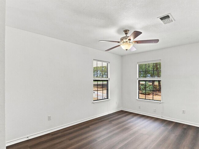 Building Photo - 1303 Lovers Ln