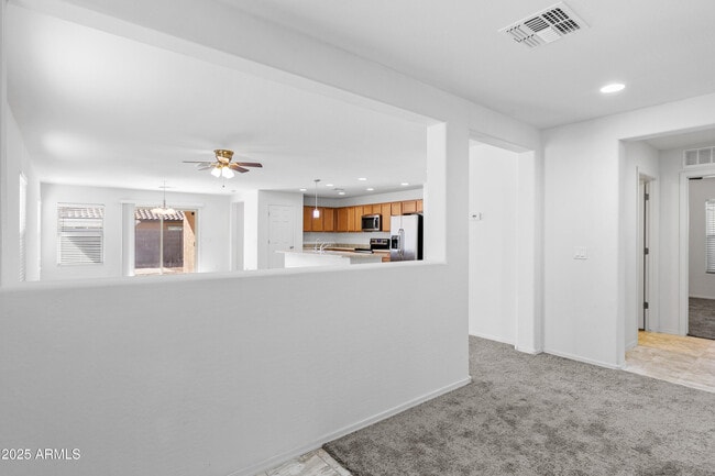 Building Photo - 40925 W Patricia Ln