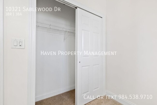 Building Photo - 10321 Sablewood Dr