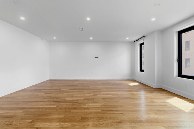 Building Photo - 6 Devine Wy
