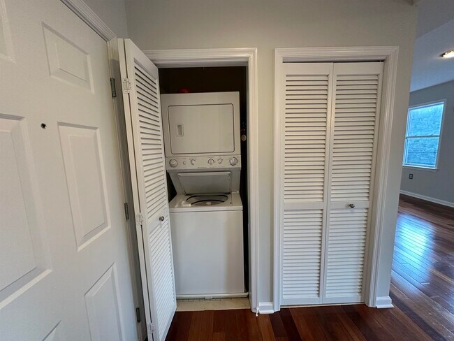 Building Photo - 650 2nd St