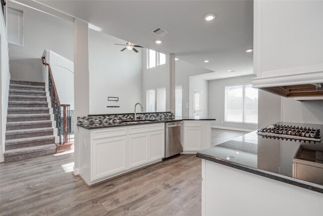 Building Photo - 12816 Oak Fls Dr