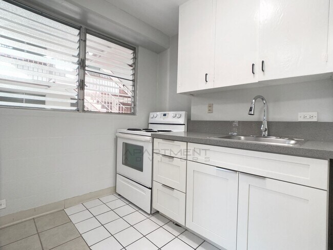 Building Photo - 2541 Kuhio Ave.