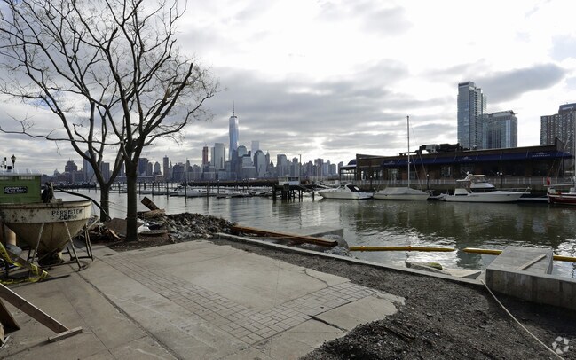 Building Photo - Parkside East