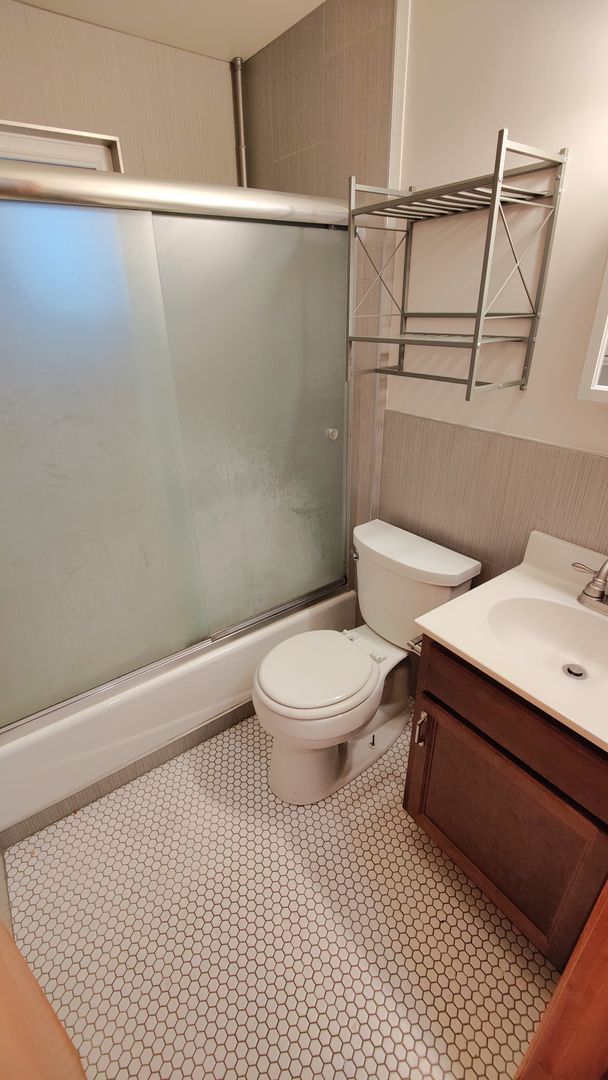 Building Photo - *Recently Updated 1BD/1BA Apartment Available in Brentwood*