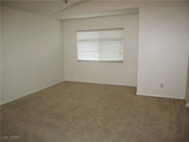 Building Photo - 620 White Shark Ct