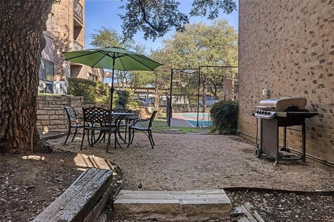 Building Photo - 8888 Tallwood Dr