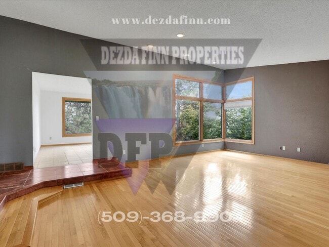 Building Photo - 3,700 sqft of Quiet Luxury & Stunning Views