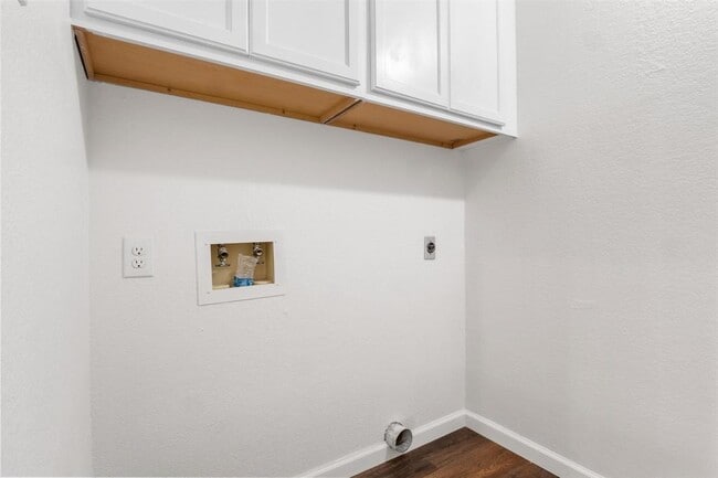 Building Photo - 4711 Spicewood Springs Rd