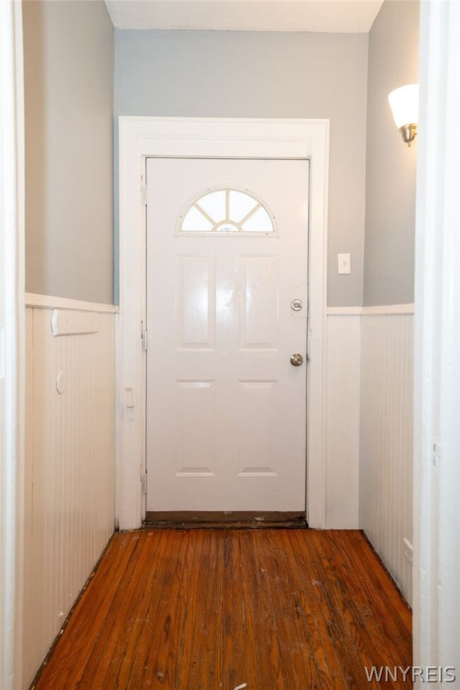 Building Photo - 11 Hoyt St