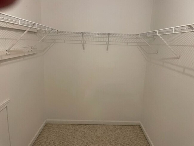 Building Photo - ***ASK ABOUT PAYING NO SEC DEP***645 North...